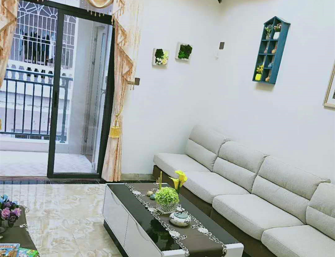 龙岗南联竹湾村《鸿川华府》3号线南联地铁口500米，精装两房和三房出售