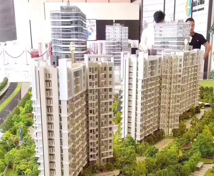 光明集体大红本《光明凤凰城》八栋大型花园房，带停车场，均价2200元