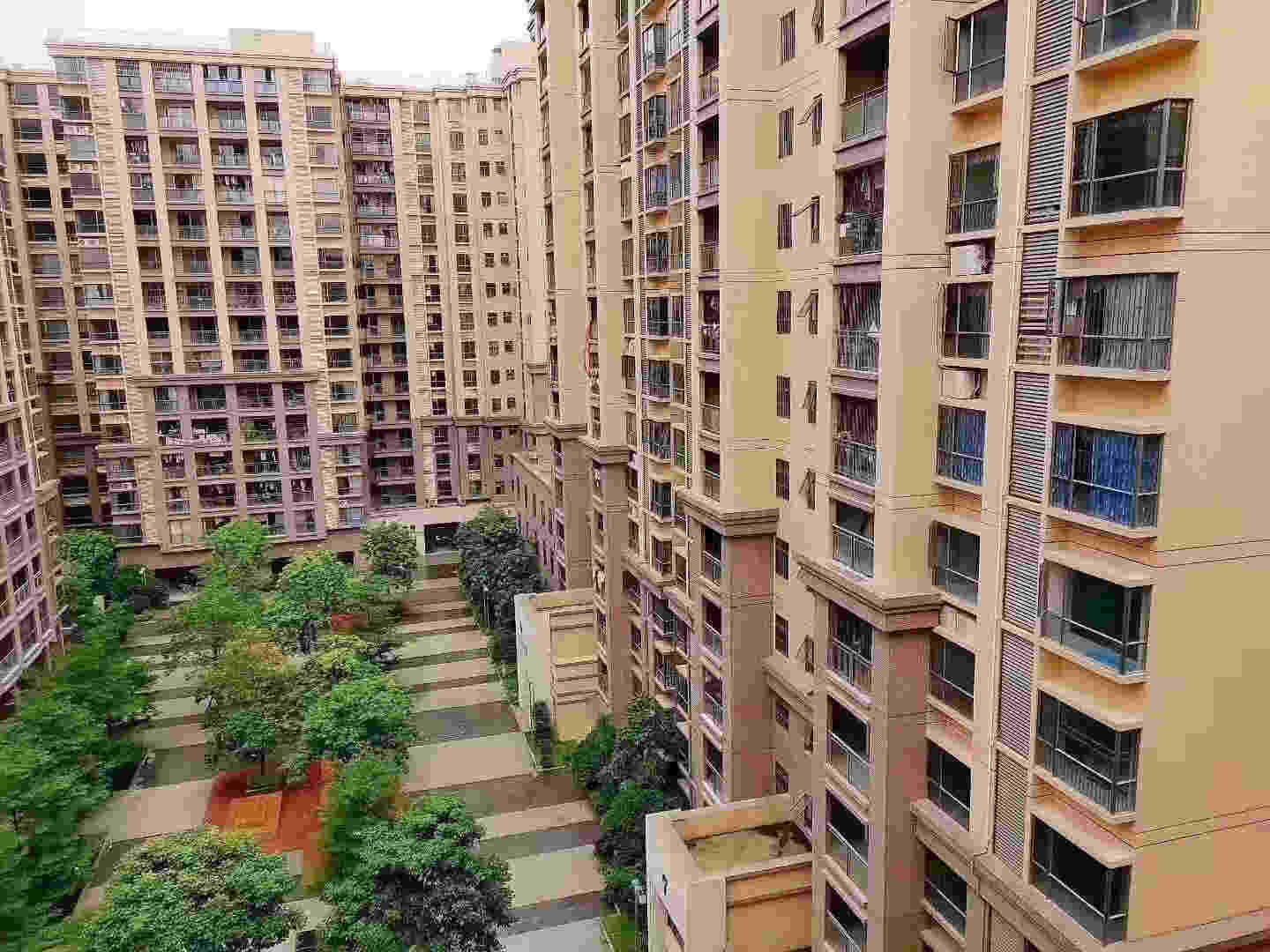 东莞长安8栋大型花园统建楼《中心花园二期》通燃气带停车场 精装交房