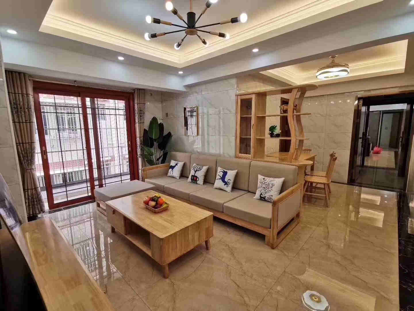 龙岗坪地四方埔《新翠雅居》精装电梯洋房，户户带阳台，均价9500元