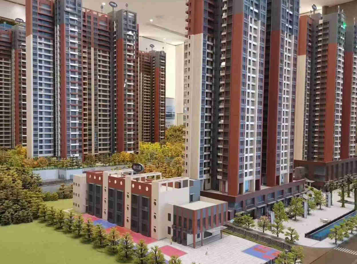 龙岗龙城《半山名著》12栋大型花园统建楼，可落户，70年产权，带停车场