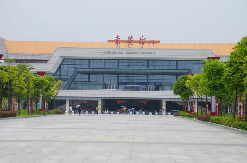 东莞茶山镇政府旁《龙湖京品》R2号线地铁口物业，产权70年