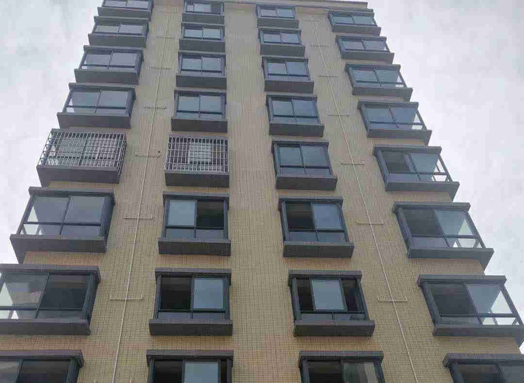 东莞厚街绿本房小产权房《书香雅苑》自带停车场，可分期5年，均价4288元