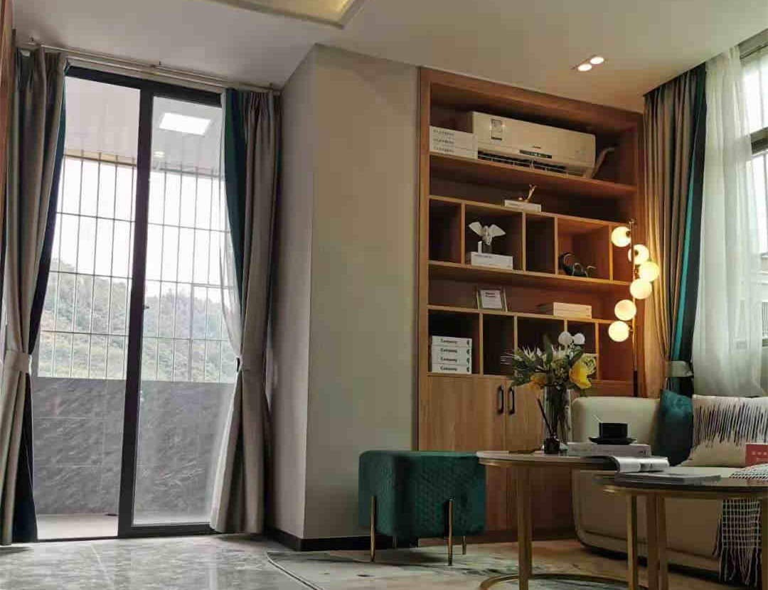 光明长圳精装小产权房《正升华庭》独立大阳台，采光非常好，停车方便