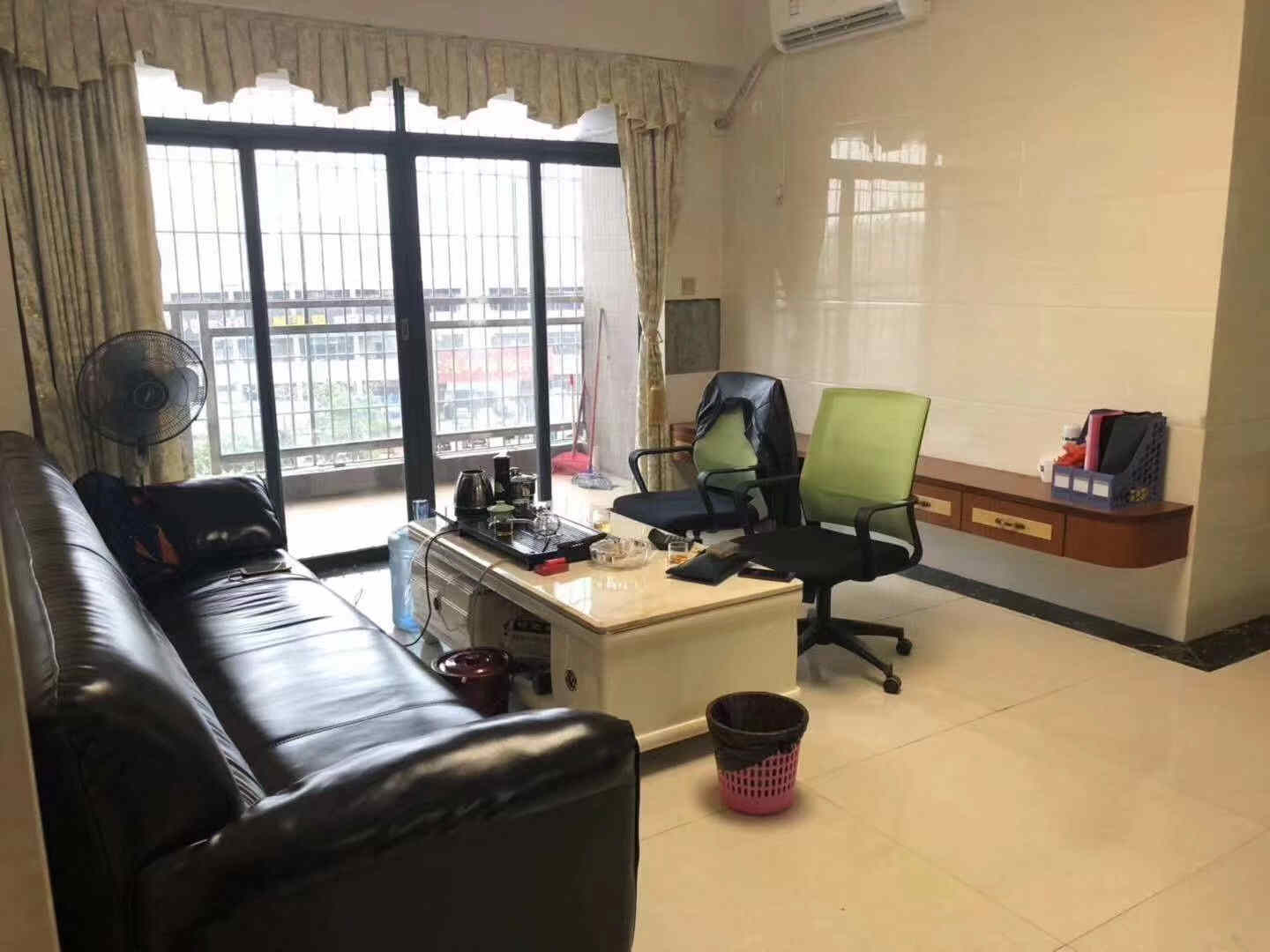 长安宵边小产权房《东深花园》统建楼原始户型，有飘窗和大阳台，分期8年