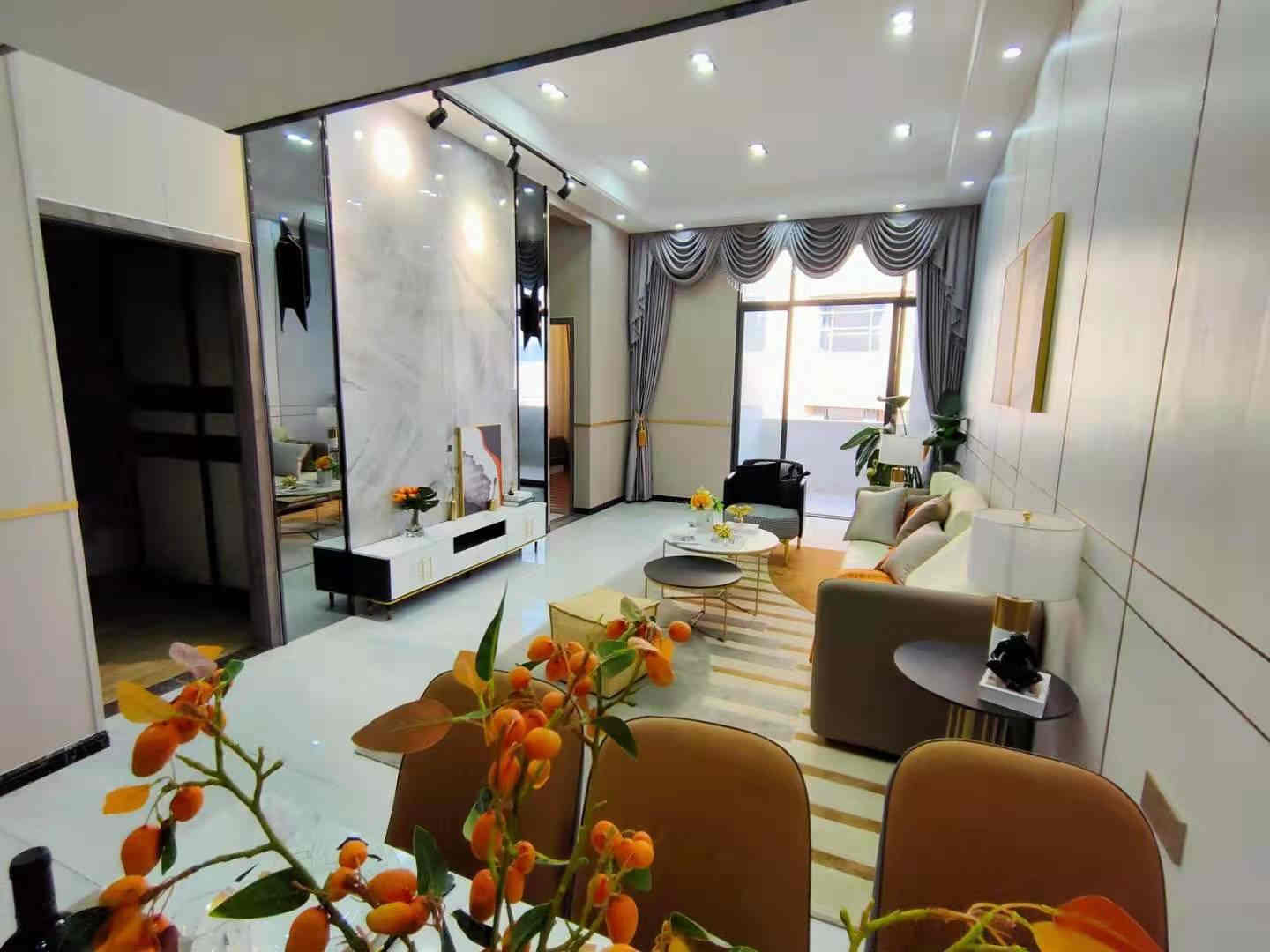 石岩石龙仔3栋统建楼《国际花园》原始户型，花园小区自带停车场，通天燃气