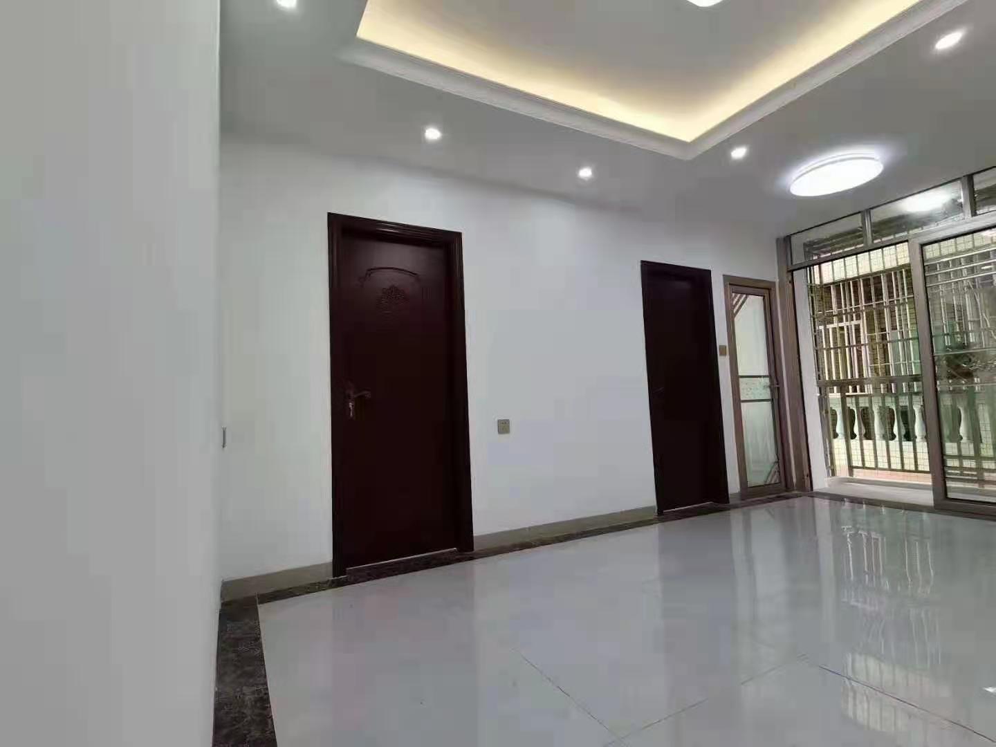 横岗大康小产权房出售《龙兴南苑》16号线龙兴地铁口零距离，总价36万起