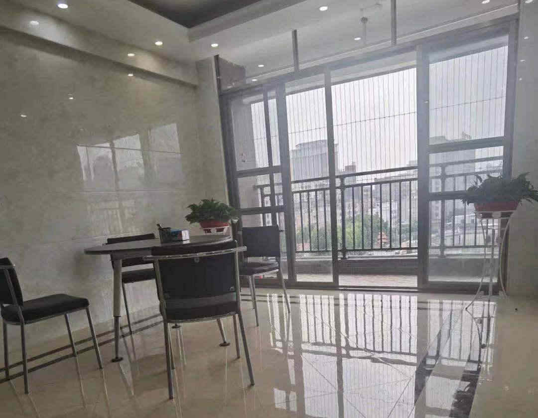 东莞常平还珠沥小产权房《聚福花园》2栋统建楼，原始户型 厅出阳台，自带停车场