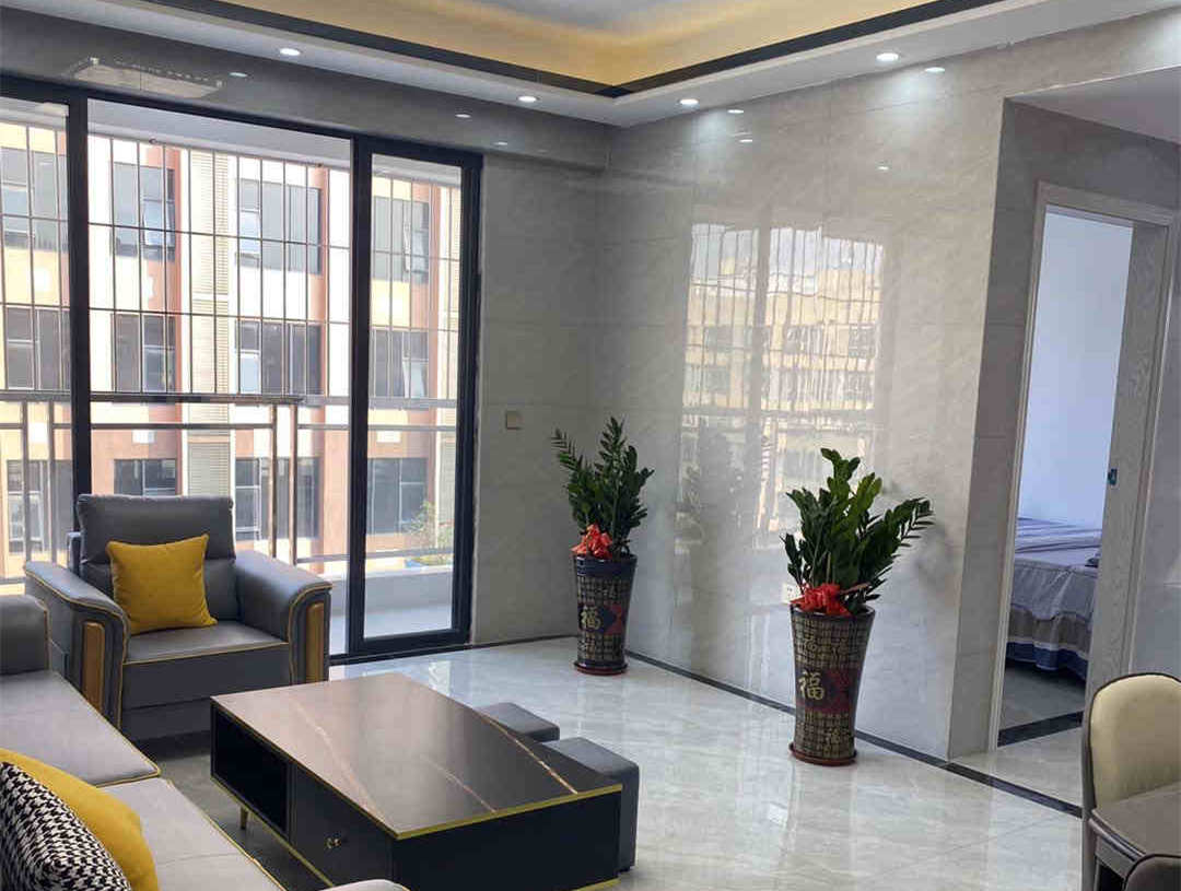 东莞寮步石龙坑小产权房《寮步花园》均价4950元，三房和四房户型都有，分期5年