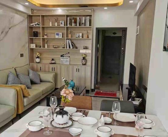 东莞长安沙头市场旁《阳光水岸》带停车场的小产权房，步行街就在楼下，均价5500元