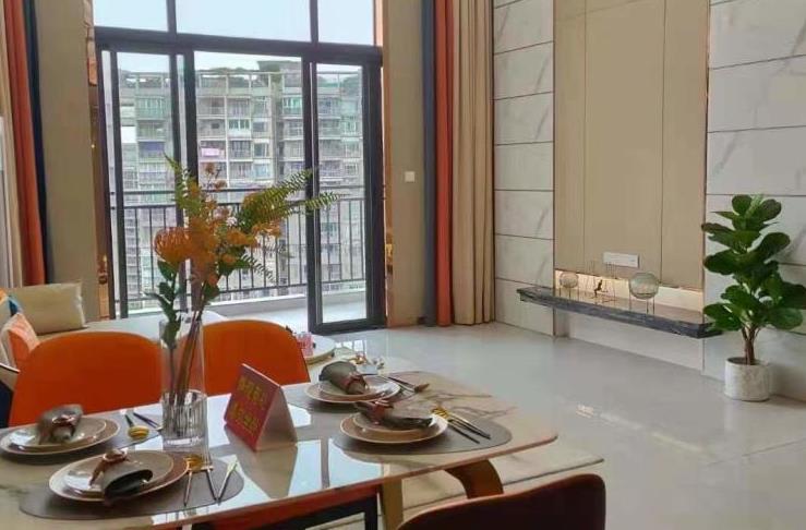 东莞长安厦岗《滨海名轩》精装修小产权房 楼盘就是大型停车场 均价4500元起