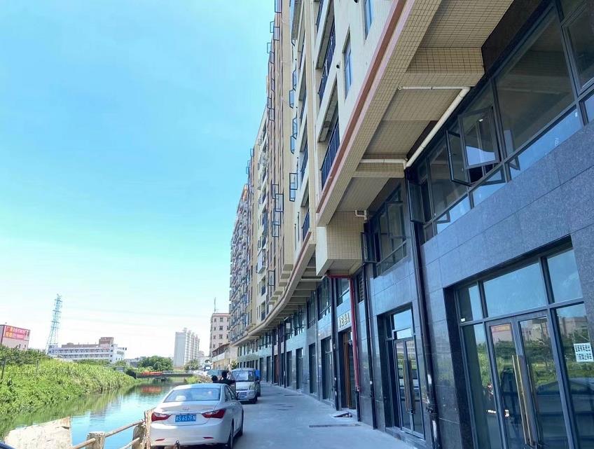 东莞长安三栋湖景洋房《南湖雅苑》长安西站600米，天燃气到户，免费停车