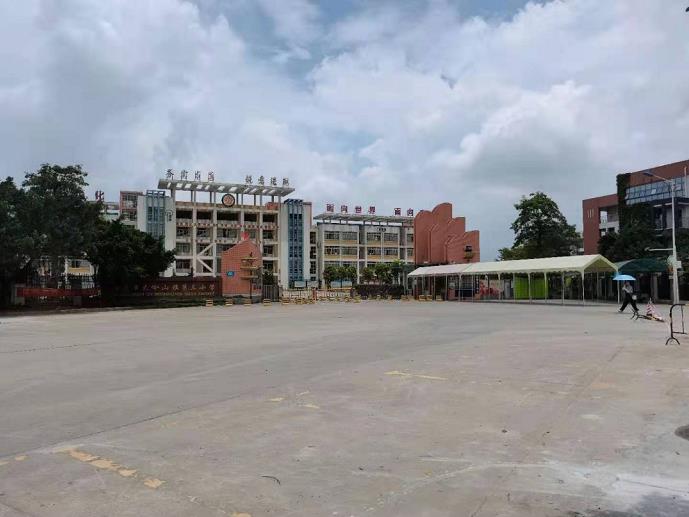 东莞大岭山地塘岭小产权房《依山铭居》大马路第一排，户型方正，停车方便