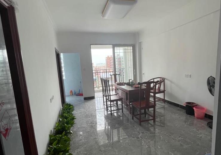 大岭山马蹄岗小产权房《松湖悦城》距离松山湖最近的楼盘，总价33.8万起，有停车场