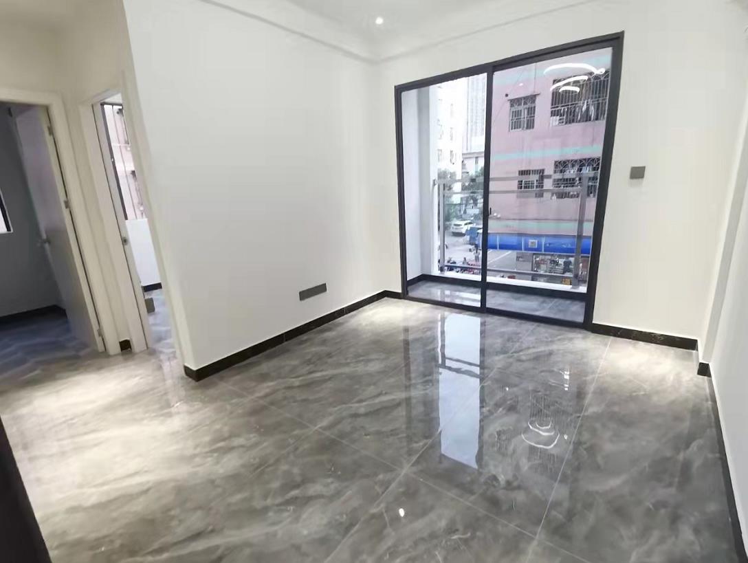 龙岗爱联小产权房地铁口500米《怡苑名庭》独立厨卫，户户大阳台 居家好户型