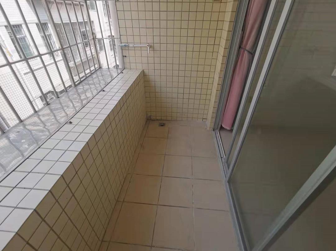 龙华观澜茜坑地铁口原始户型小产权房《龙华特价1号》带天然气和独立阳台，停车方便