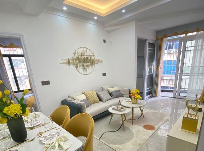 深圳坂田北地铁口《黄金府》超级大阳台，旁边就是黄金山公园，自带天燃气