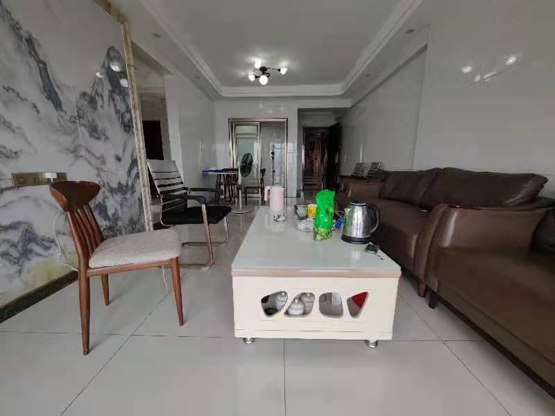 东莞石排中心小学旁《学府1号》小产权电梯洋房，旁边就是步行街