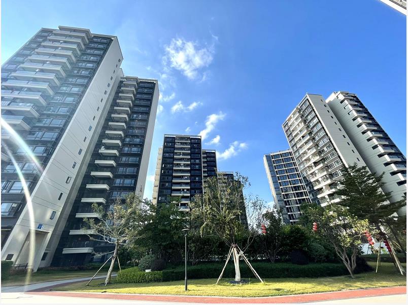 东莞东坑红本商品房《松湖月湾》首付5万买精装两房，封闭式花园社区，通燃气