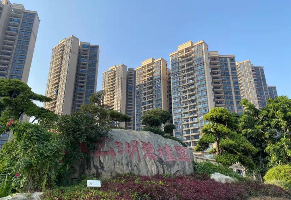 大岭山东地铁口海航广场旁《金茂花园》三栋统建楼小区，合法报建手续，自带停车场