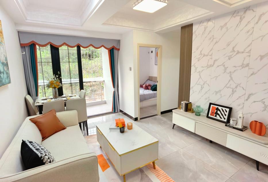 民治白石龙地铁口（北站逸园）通燃气带停车场，宅基地两证一书