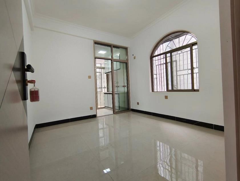 龙岗爱联地铁口小产权房物业（星河名居）首付20万起，分期5年