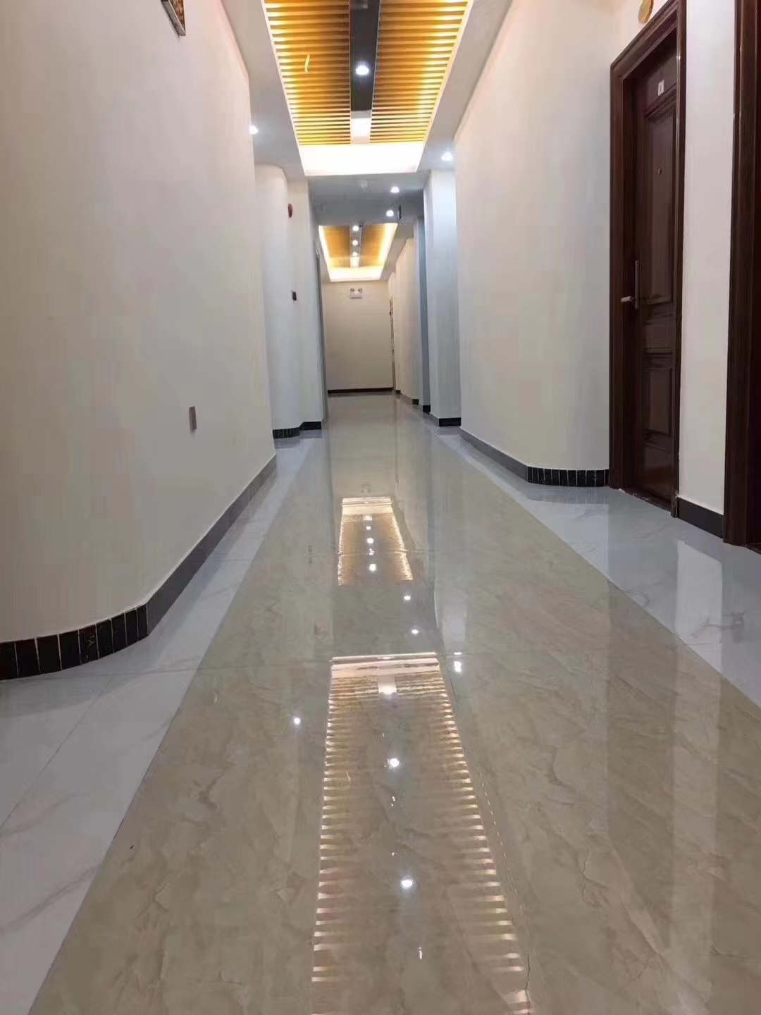 小孩闹闹腾