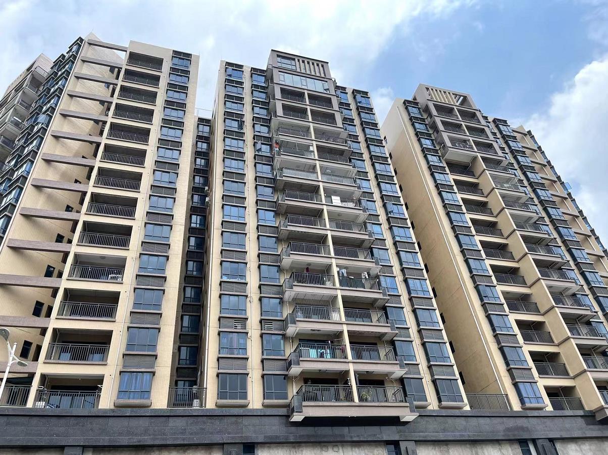 大朗巷尾最新开盘(松湖云境)4栋大型花园小产权房，2梯4户 使用率90%