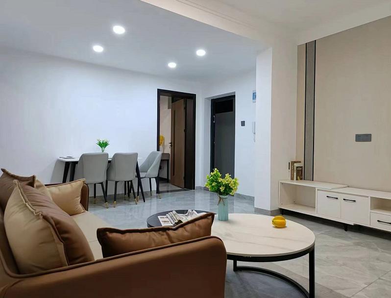 深圳布吉小产权，东站新盘《东城花园》，布吉中心小学零距离，天虹商圈正对面，首付15万起