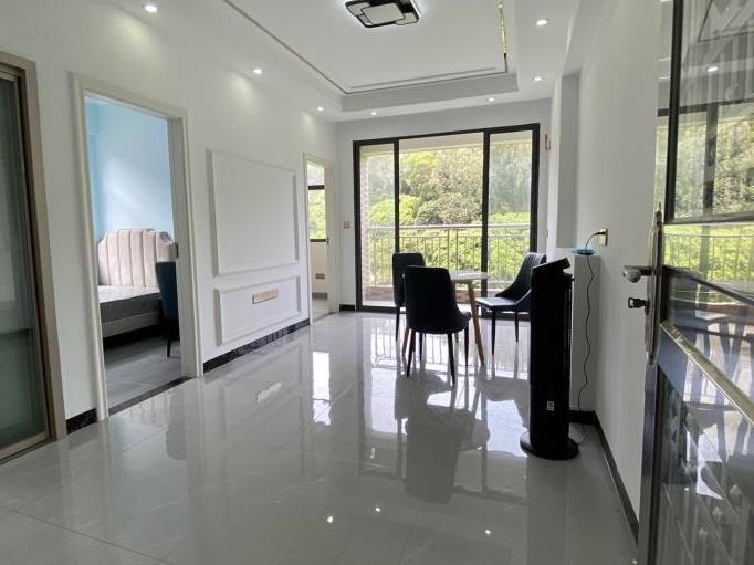 虎门南栅东风社区《怡景雅居》蟠龙山庄为邻，停车方便，两房26.8万，三房36.8万