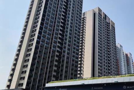 光明凤凰城10栋大型花园小区《智尚花园》总价100万起，自带停车场和天然气 