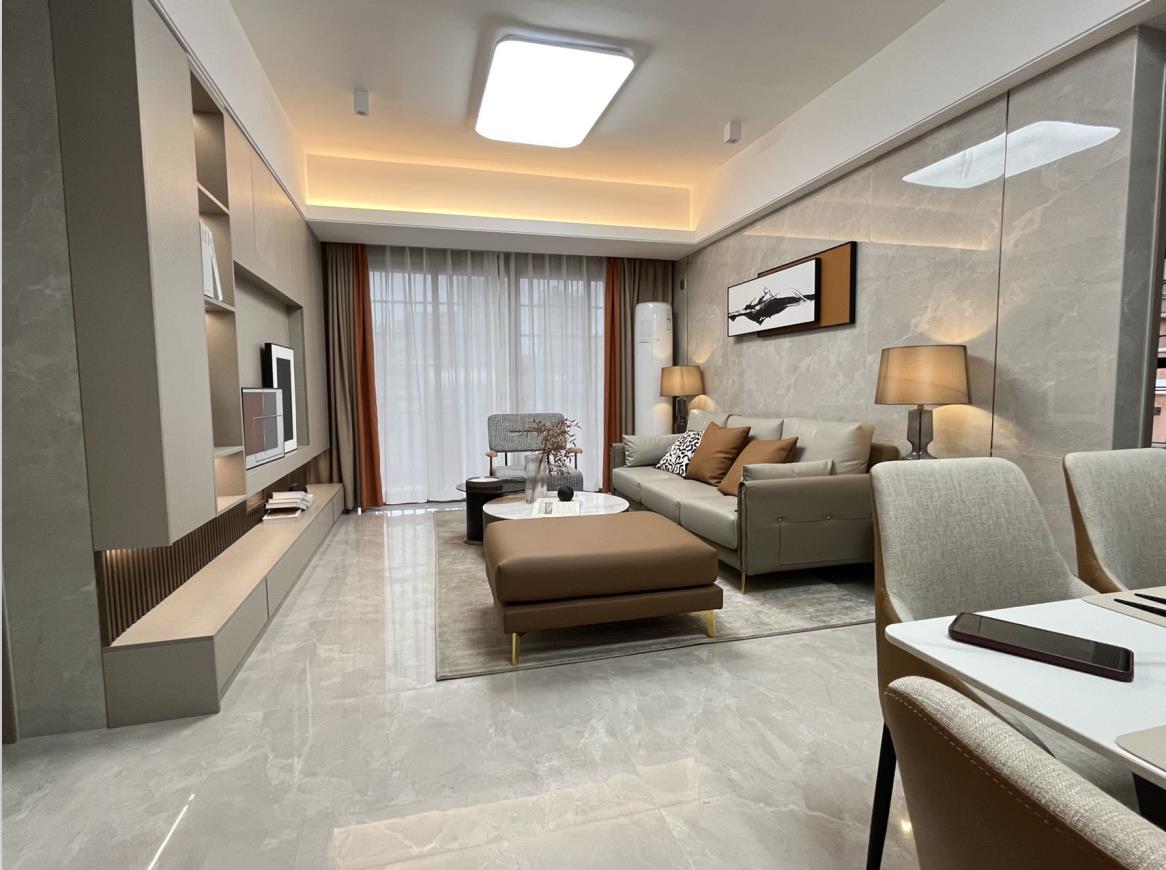 《鑫合盛世》公明合水口地铁站零距离，精装三房两卫105万，原始户型 通燃气