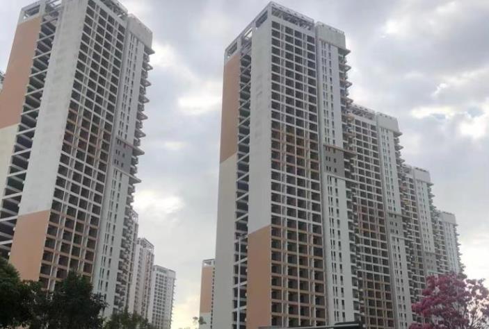 光明凤凰城安置房14栋大型花园，民水民电通燃气，大小户型都有 