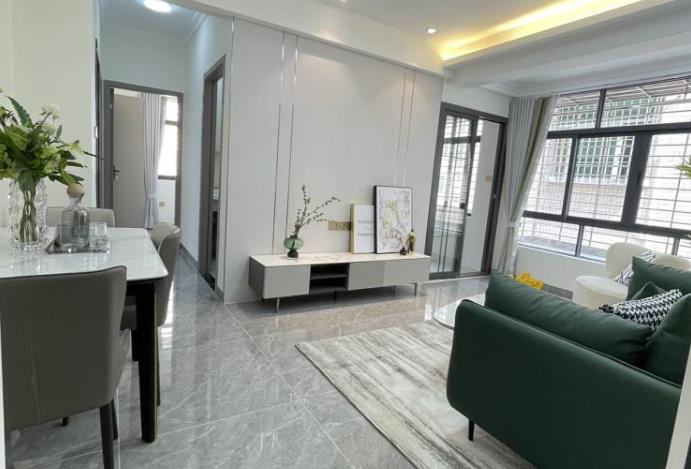 《豪庭居》位于大浪凯宾新村，通燃气 能落户可上学，封闭式管理