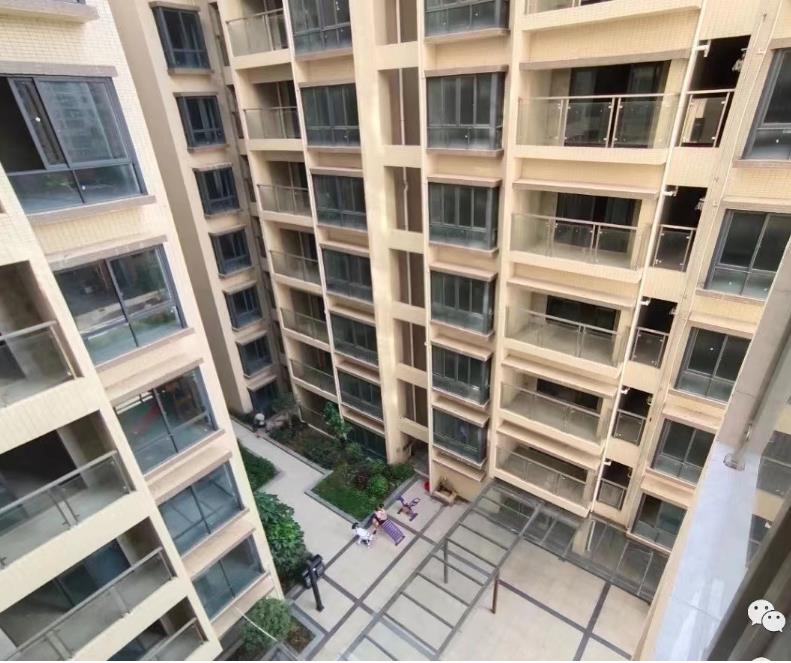 长安4栋花园房《聚兴花园》距离深圳最近的统建楼，通燃气带停车场