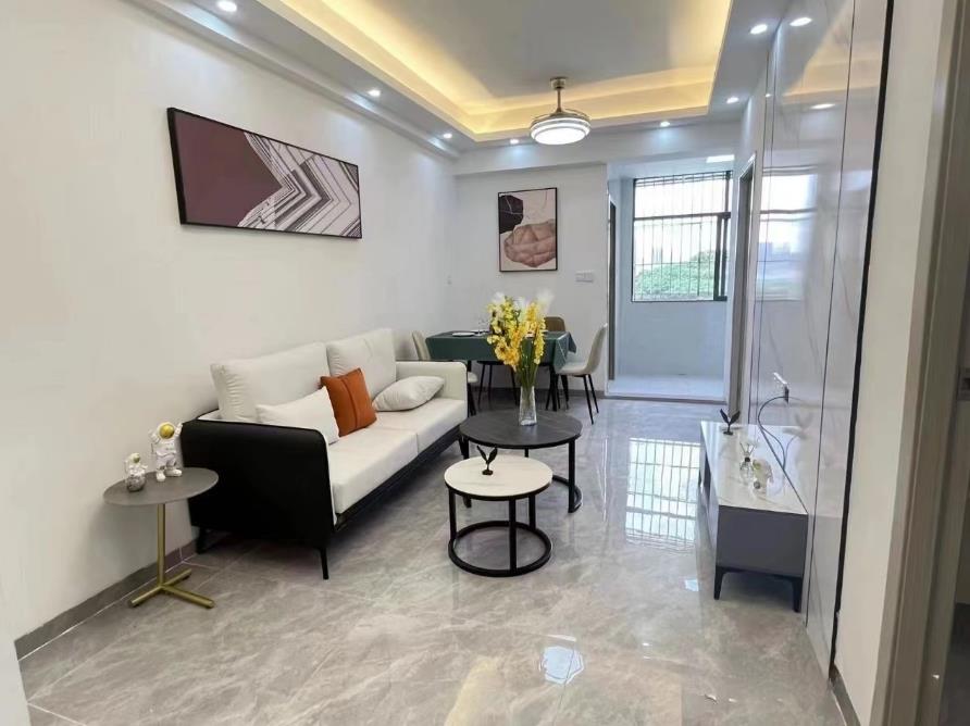 《汇富华庭》光明圳美地铁口-中山大学旁，日光盘，一房27.6万，两房41.2万