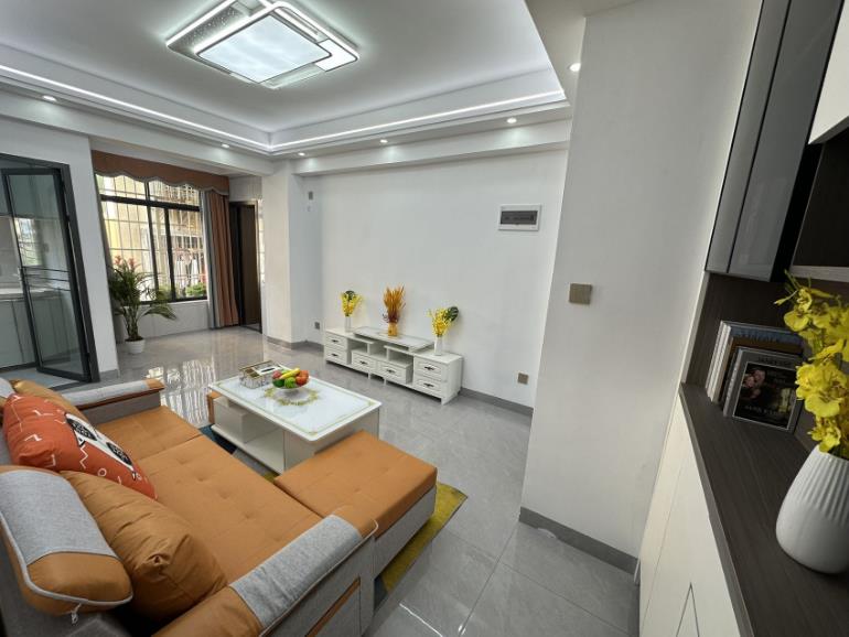 《布吉悦城》布吉区域最低价，原始户型通燃气，两房65.8万起，停车方便