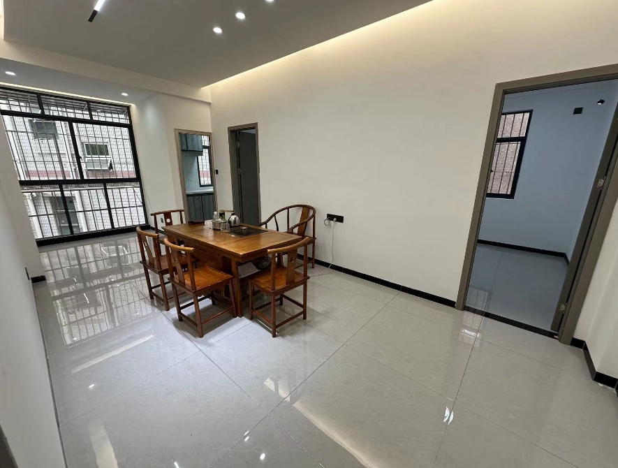 《景田壹号》福田梅景地铁口200米，永久性产权，总价73.8万起