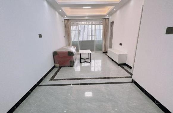 《富源宜居》龙华清湖地铁口原始大三房户型，东南向大阳台，民水电