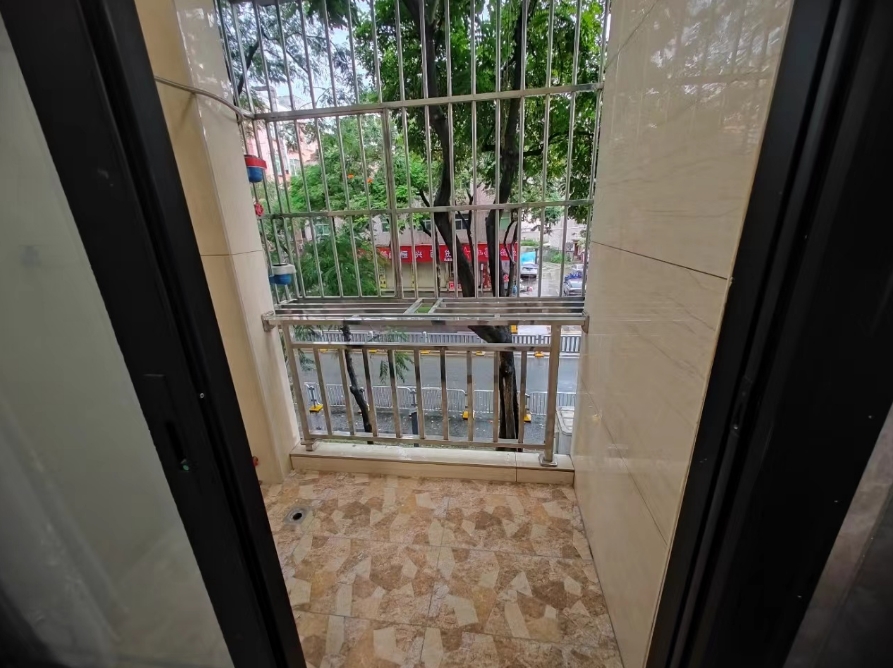 龙岗坪地《环城壹号》富坪站地铁站 一房一厅的价格39.8万买精装三房 首付3成