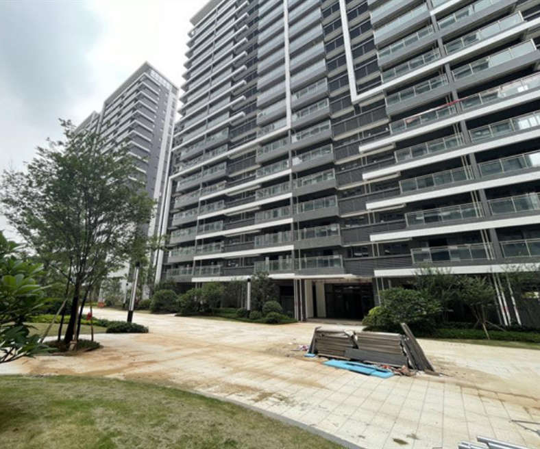 《滨海世纪》长安厦岗16栋大型花园房，自带游泳馆，篮球馆 均价8300元