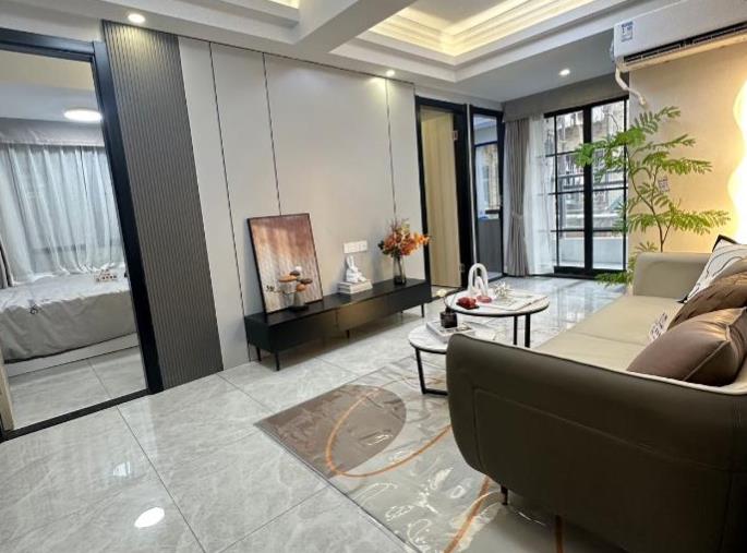 《滨江小苑》宝安松岗沙浦地铁站笋盘，两房35.8万，三房45.8万