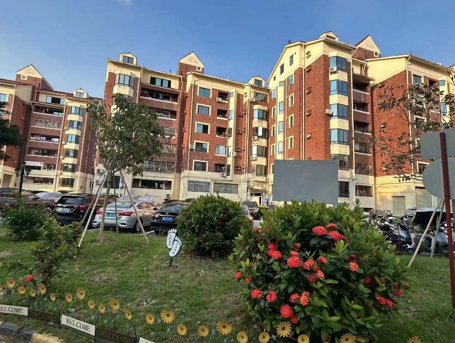 《兴达花园》西乡黄田后瑞30栋大型花园小区，原始户型 单价9999万