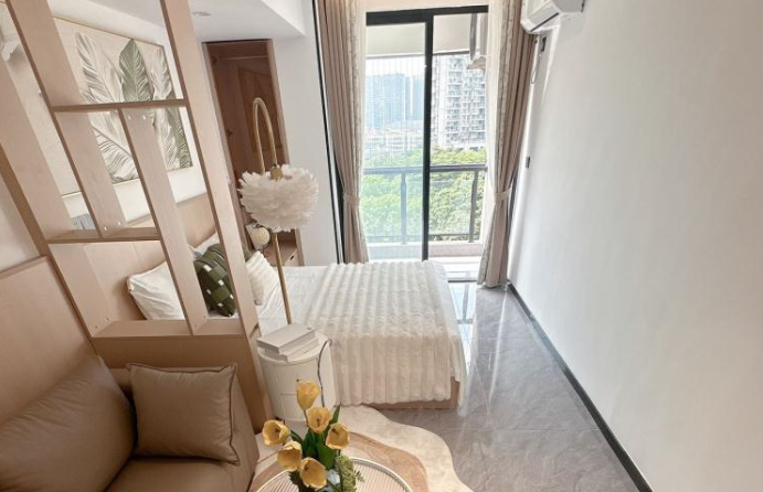 《美景花园》深圳南山中山公园地铁口，全新精装笋盘，总价42.8万起