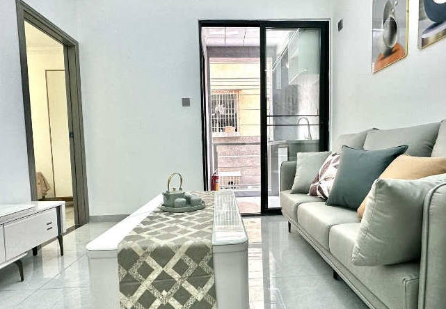 《石岩天玺》深圳石岩水田原始户型，两房总价34.8万，三房56.8万