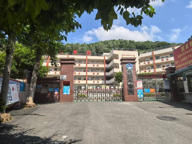 《前海凤凰城》宝安西乡臣田原始户型，总价29.8万起，宝田一路地铁口