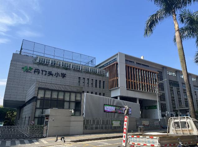 《南岭壹号》龙岗布吉南岭地铁口 原始精装户型，两房总价58.8万起